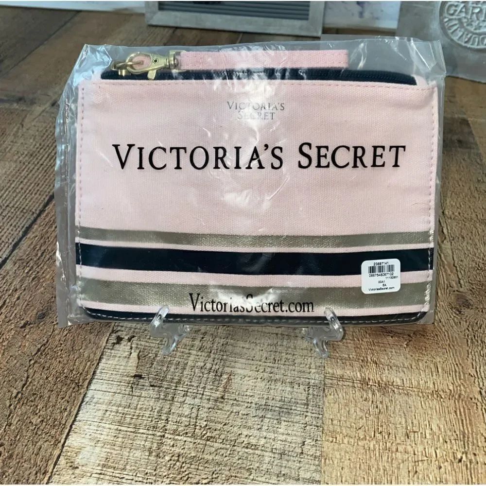 Victoria’s Secret Love Pink Wristlet Nwt